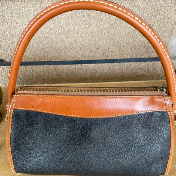 AUTHENTIC DOONEY & BOURKE BAG - great condition, very durable! - Picture 3 of 6